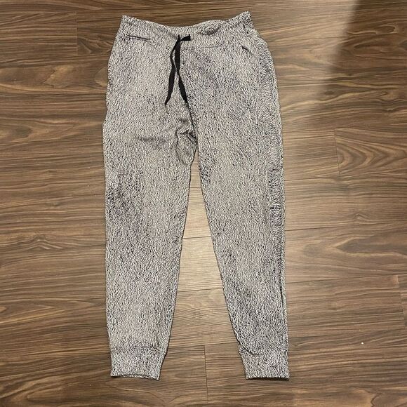 Lululemon Black & White patterned Joggers Size 6! - Picture 1 of 5